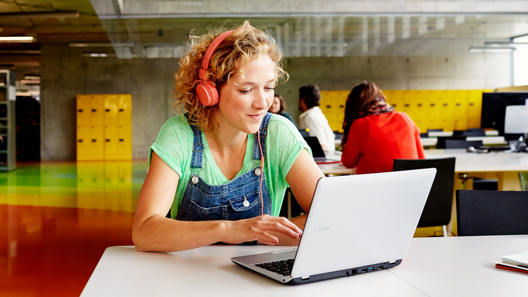 students4-1920_Panel5_FeatureHeader_AzureCredit